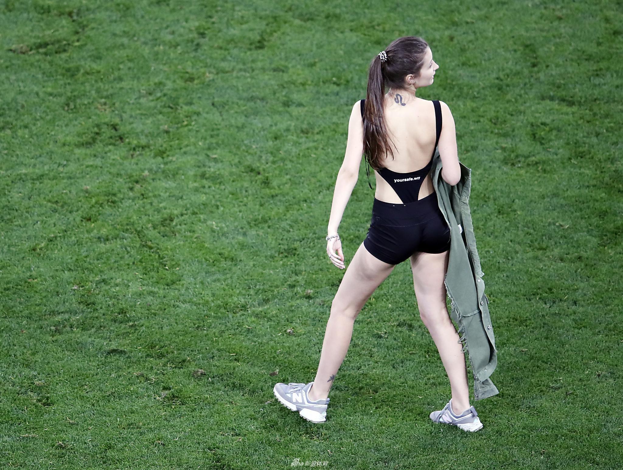 AC米兰训练开放日,关键时刻回应争议引欢呼,足总杯在即,医务组通报恢复的简单介绍 AC米兰训练开放日,关键时刻回应争议引欢呼,足总杯在即,医务组通报恢复的简单介绍